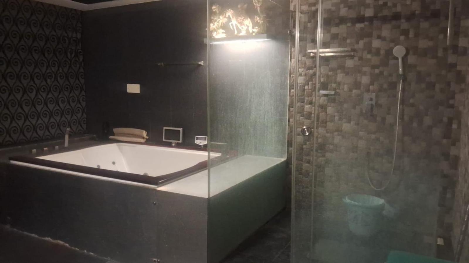 Tvh Park Rozalia Hostel Chennai Exterior photo